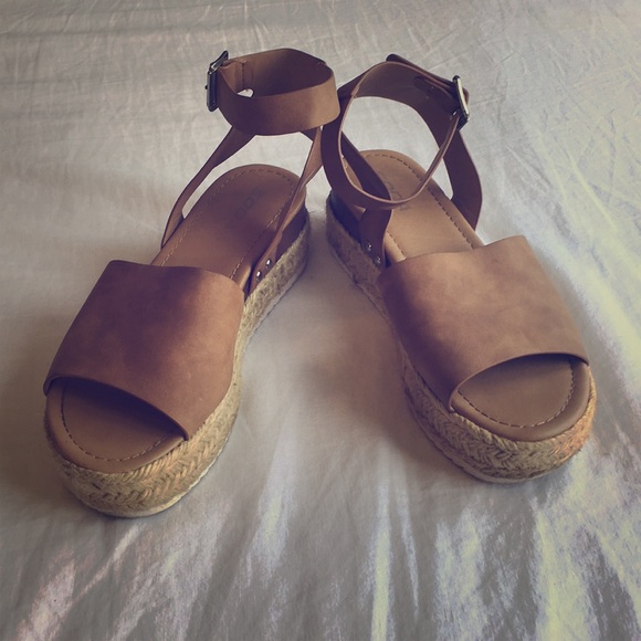Soda Platform Ankle Strap Espadrille Sandals Tan 9